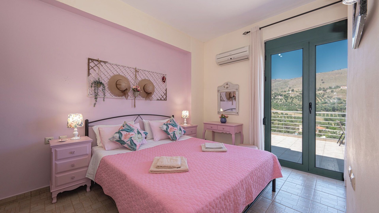 Photo of Bedroom in Exopoli