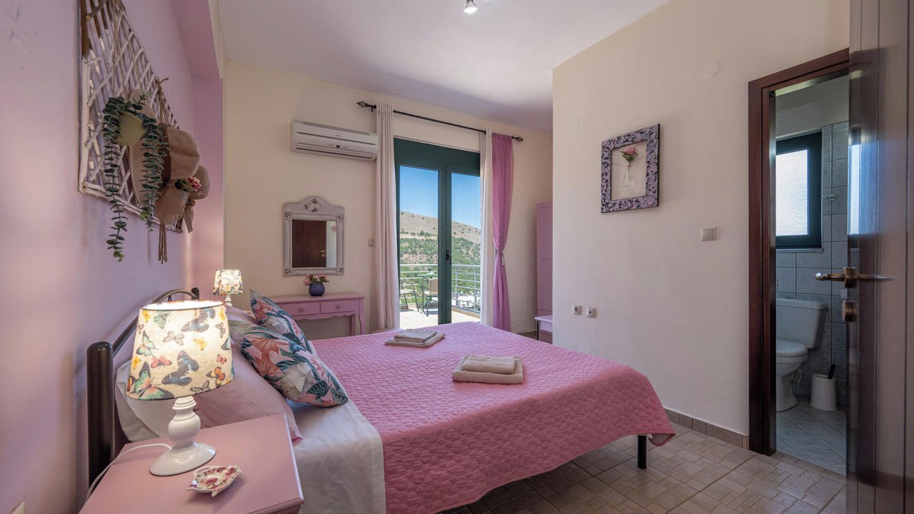 Photo of Bedroom in Exopoli