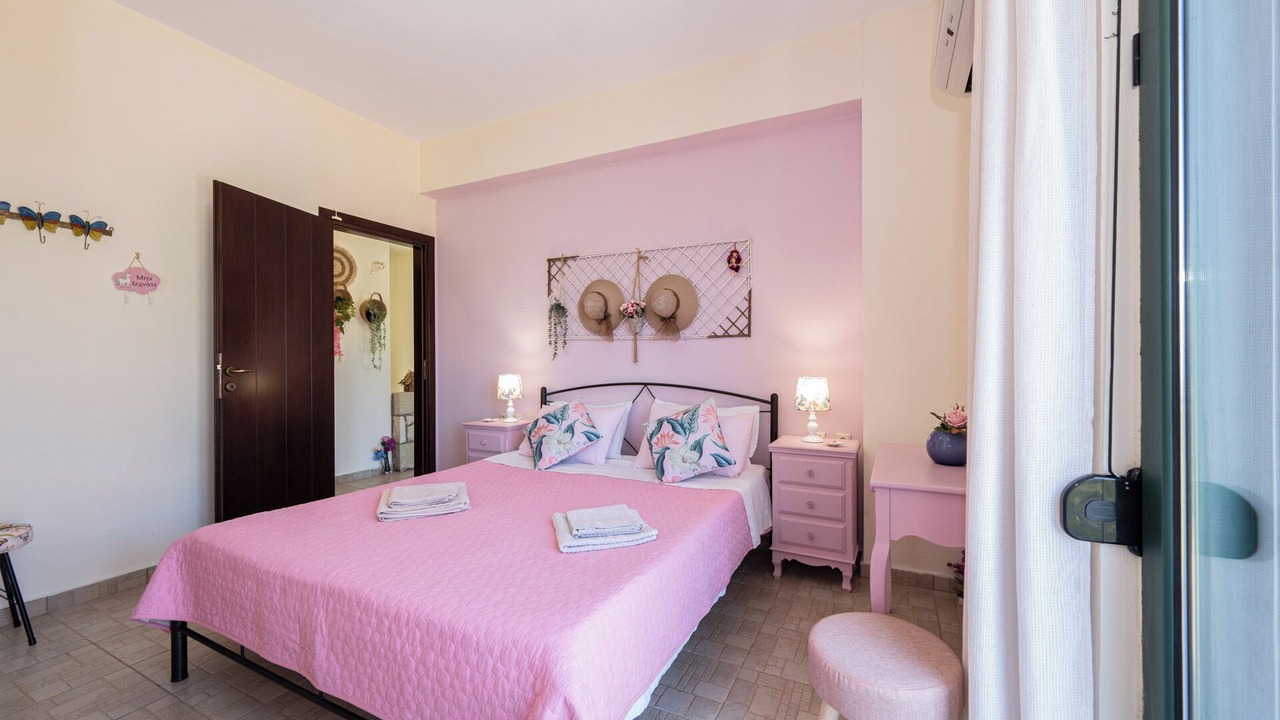 Photo of Bedroom in Exopoli
