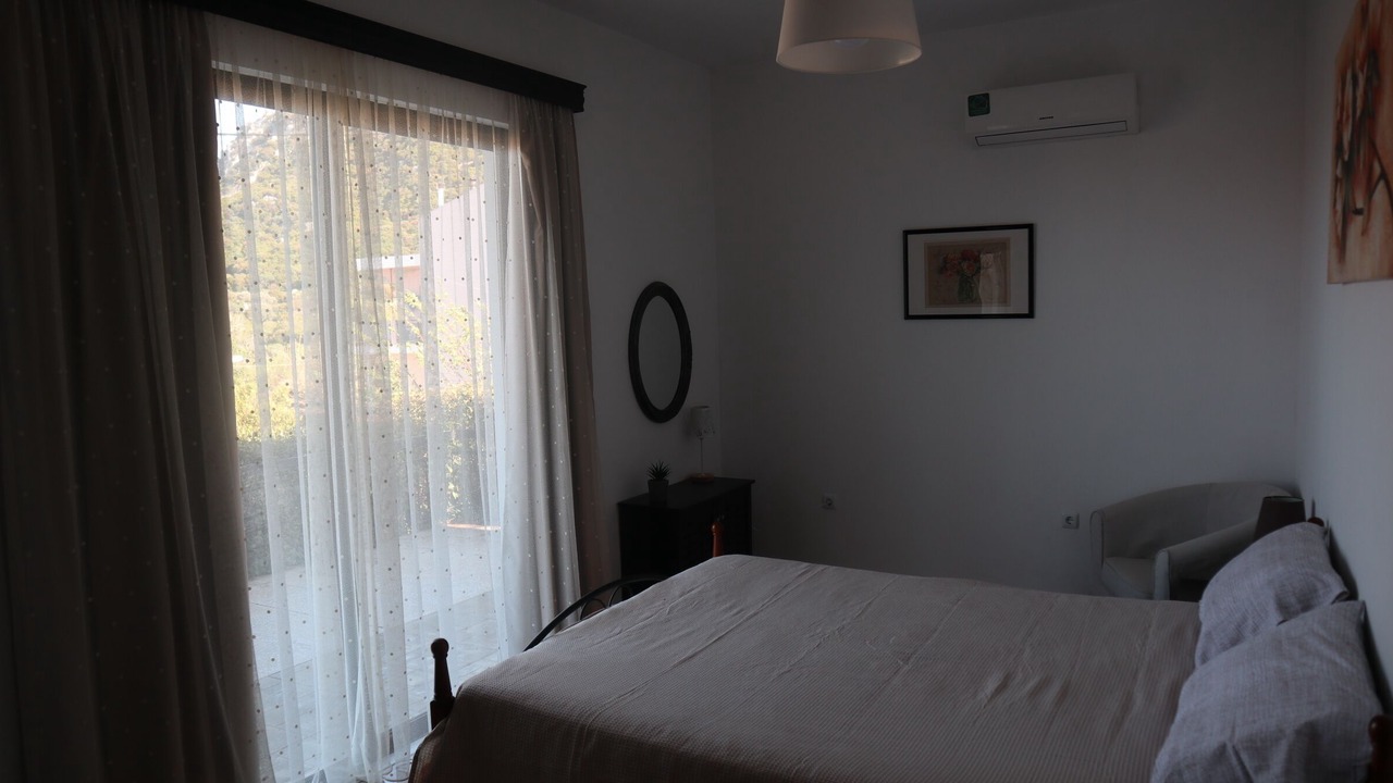 Photo of Bedroom in Salakos