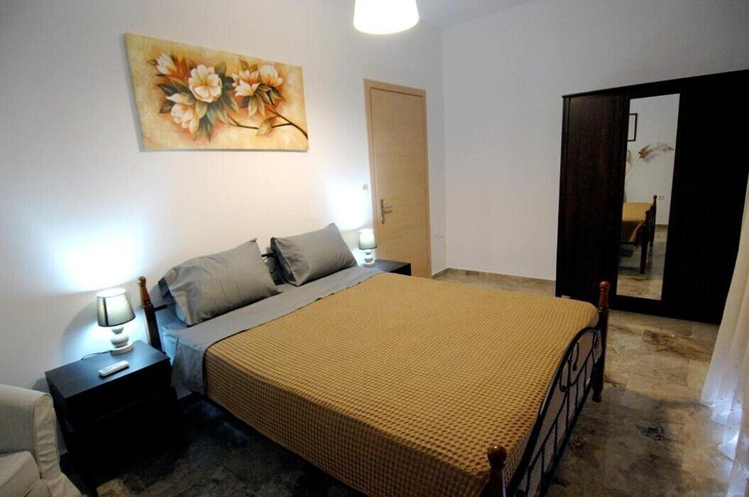 Photo of Bedroom in Salakos