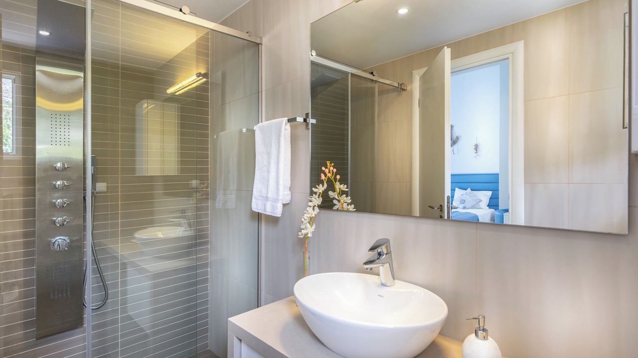 Photo of Bathroom in Achlia