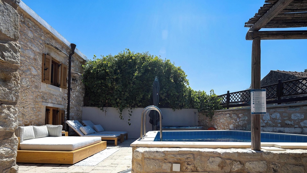 Photo of Outdoor in Monopari