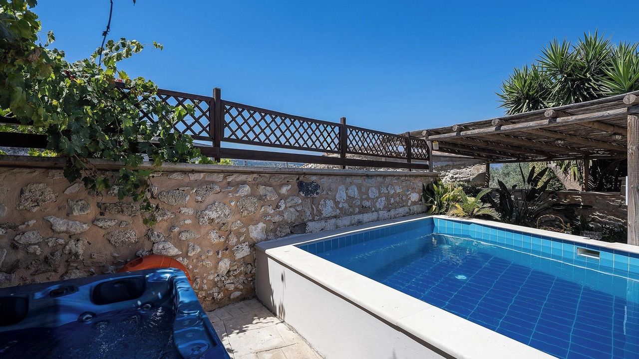 Photo of Outdoor in Monopari