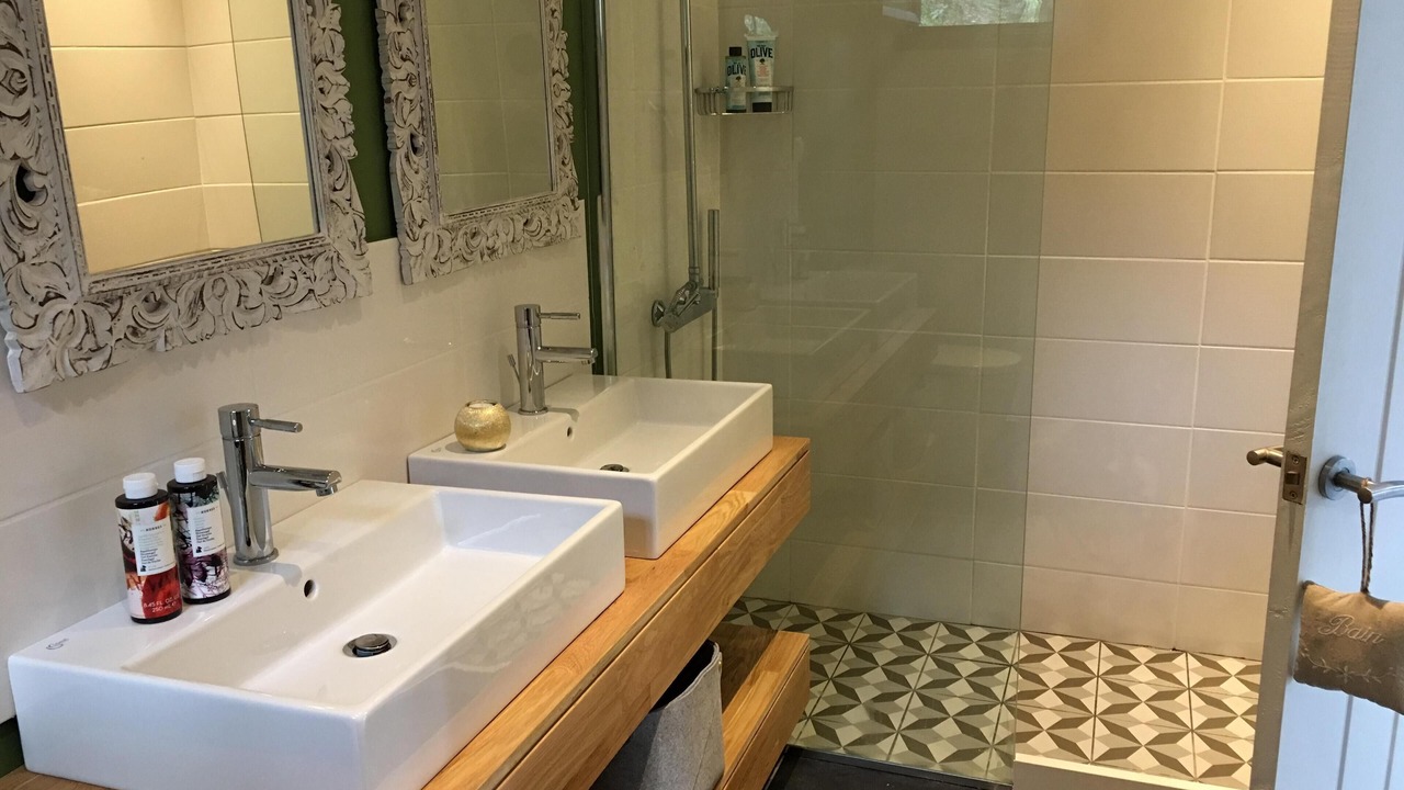Photo of Bathroom in Petaleia