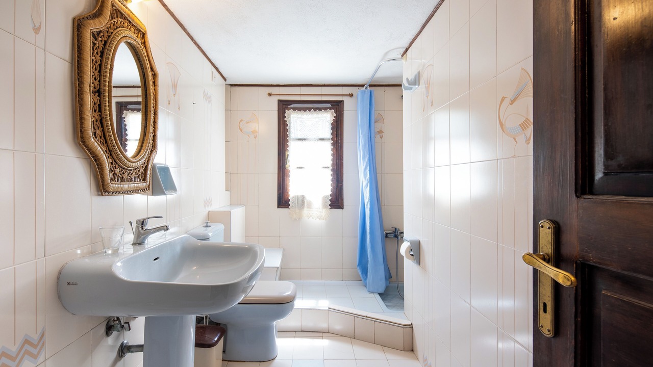 Photo of Bathroom in Grevena