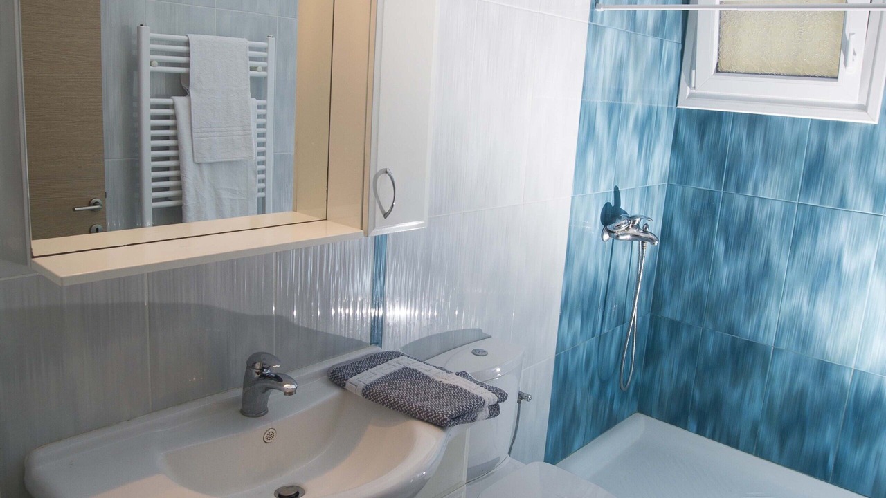 Photo of Bathroom in Petaleia
