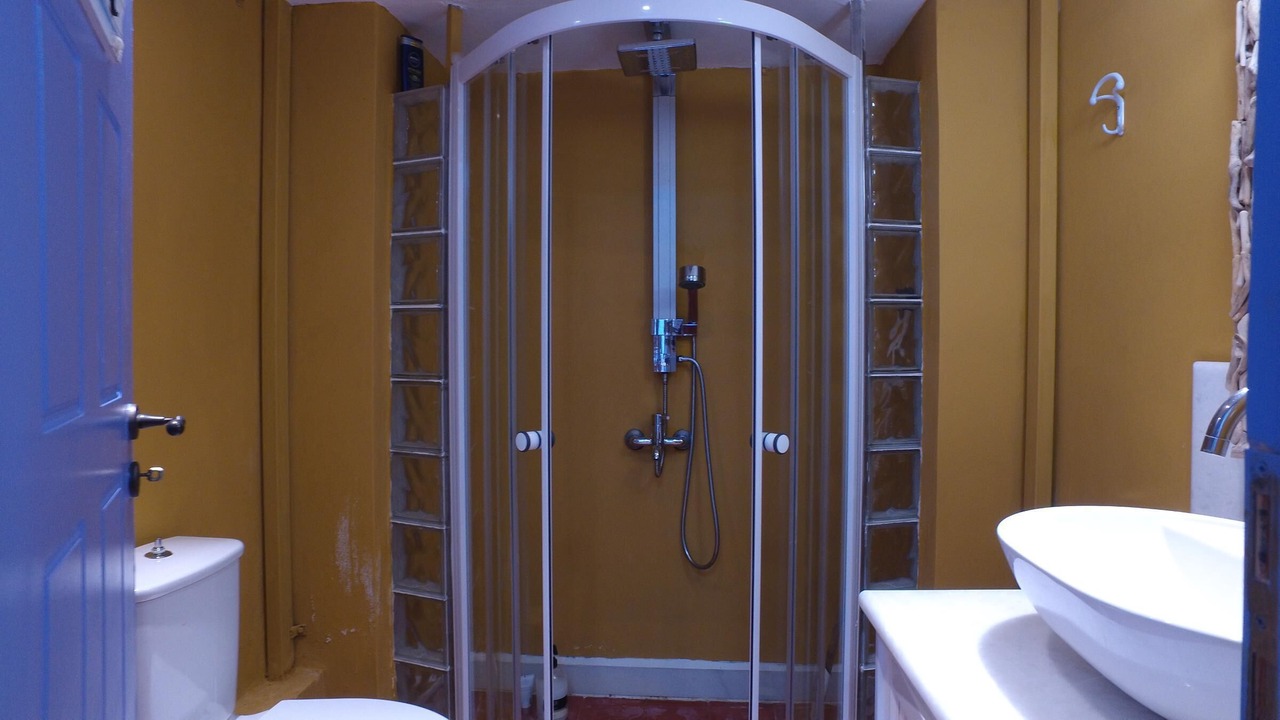 Photo of Bathroom in Kini