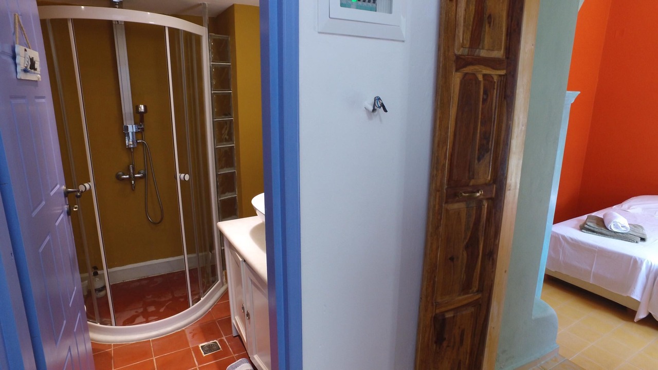 Photo of Bathroom in Kini