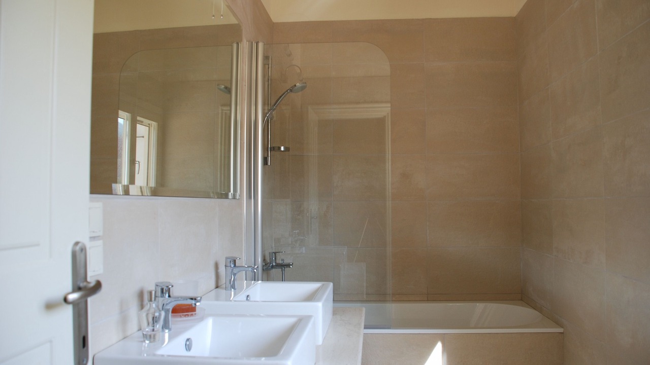 Photo of Bathroom in Petaleia