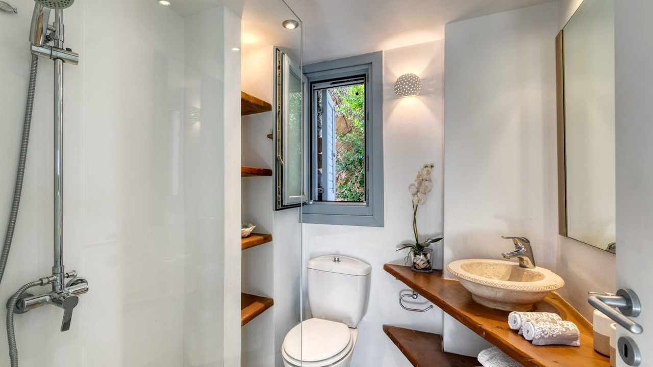 Photo of Bathroom in Kea