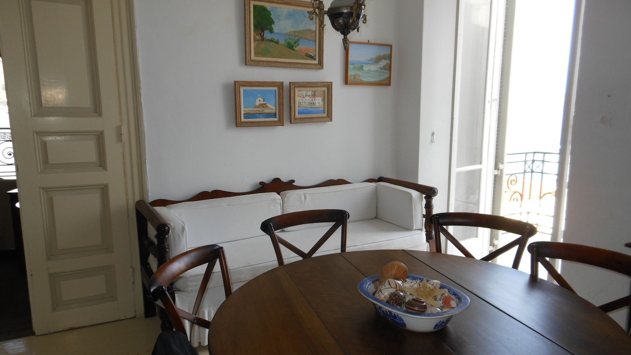 Photo of Bedroom in Paleopolis