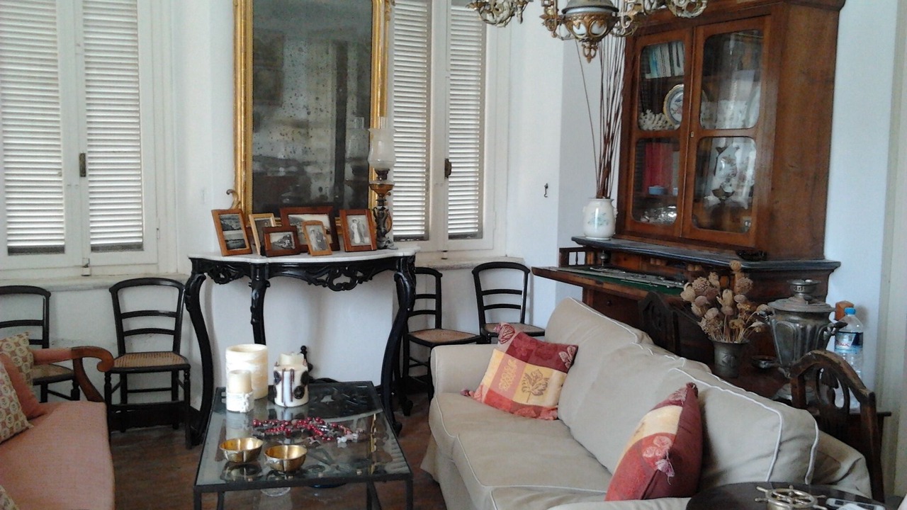 Photo of Livingroom in Paleopolis