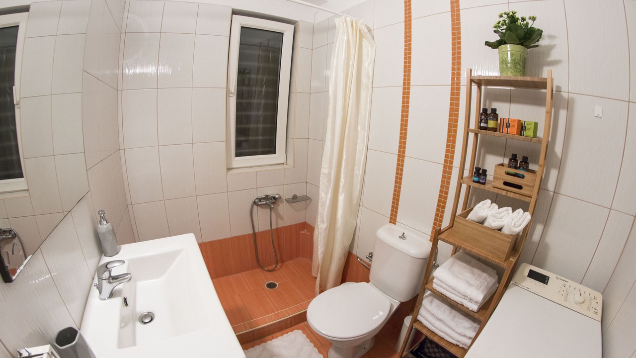 Photo of Bathroom in Alimos