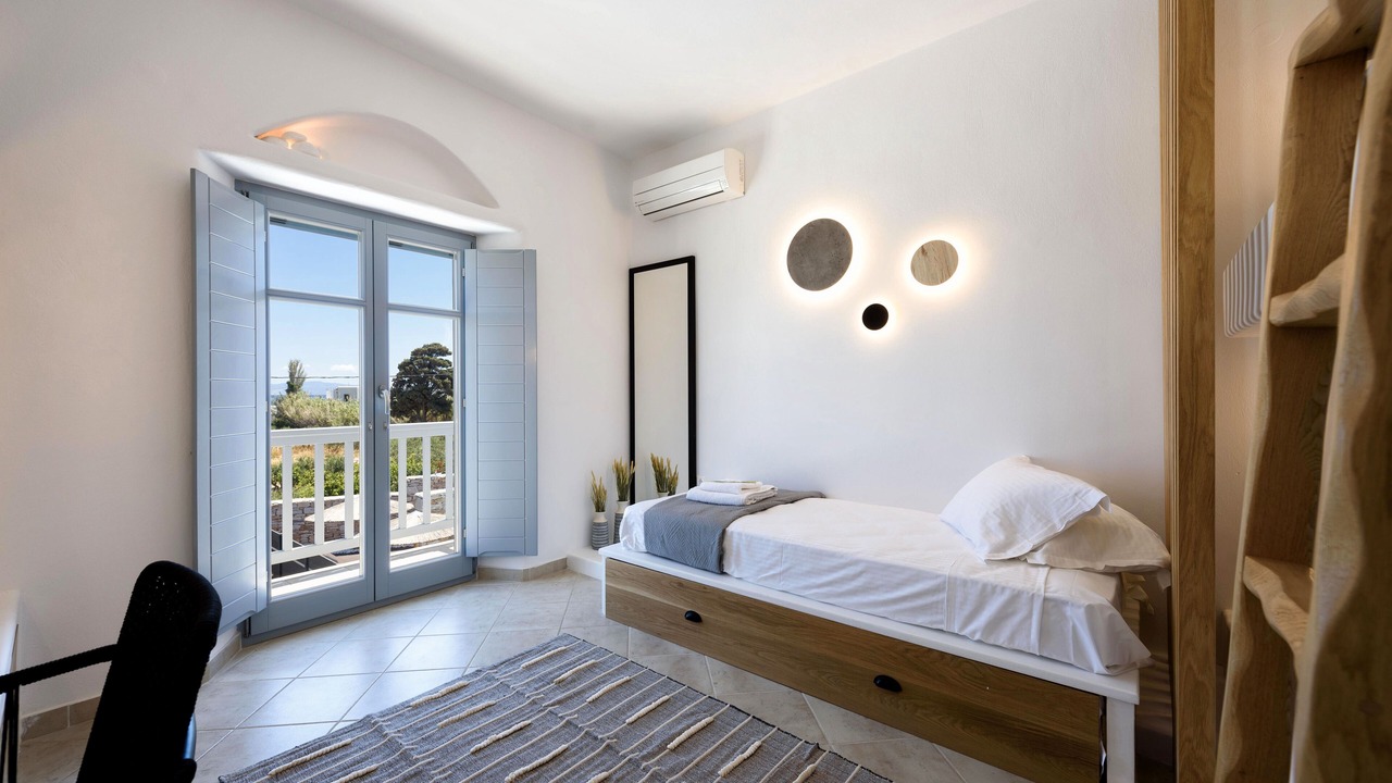 Photo of Bedroom in Drios