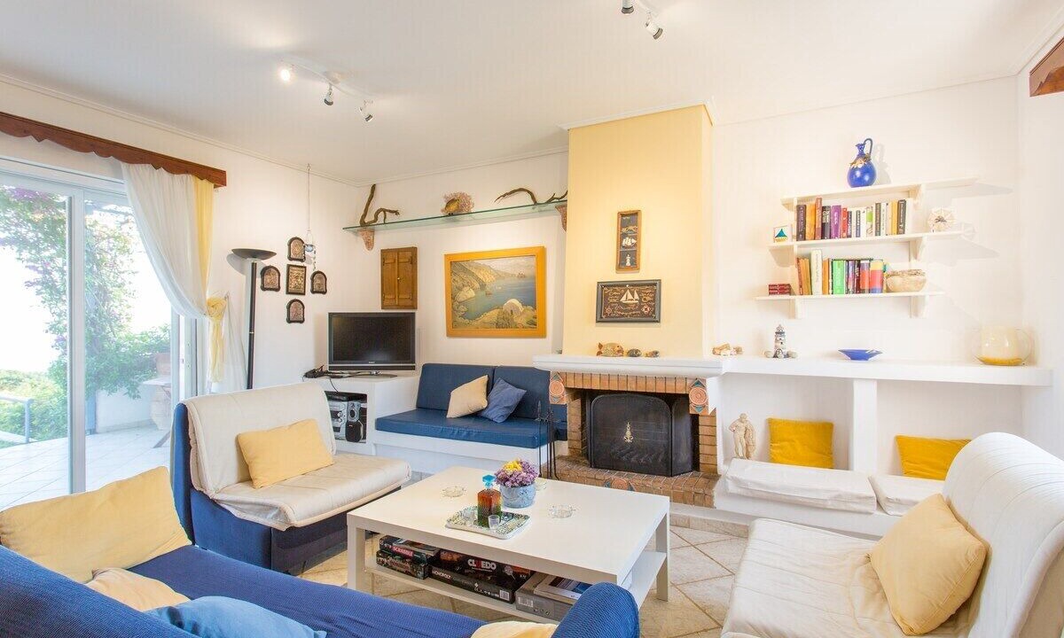 Photo of Livingroom in Lavreotiki