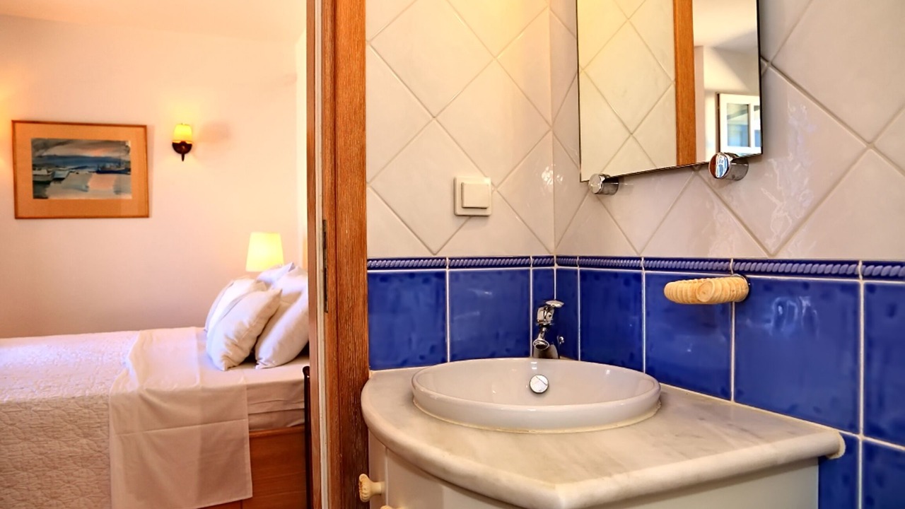 Photo of Bathroom in Paleopolis