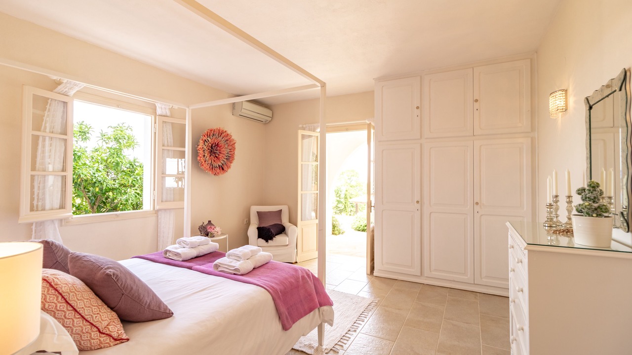 Photo of Bedroom in Petaleia