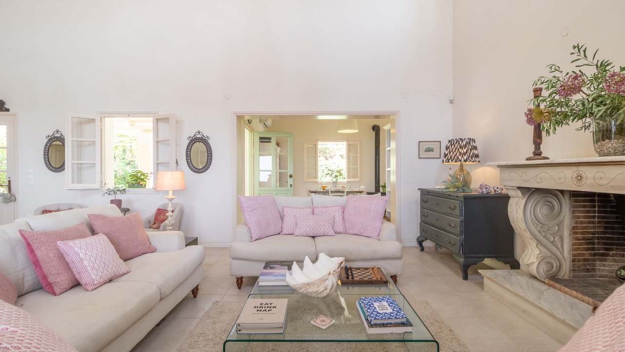 Photo of Livingroom in Petaleia