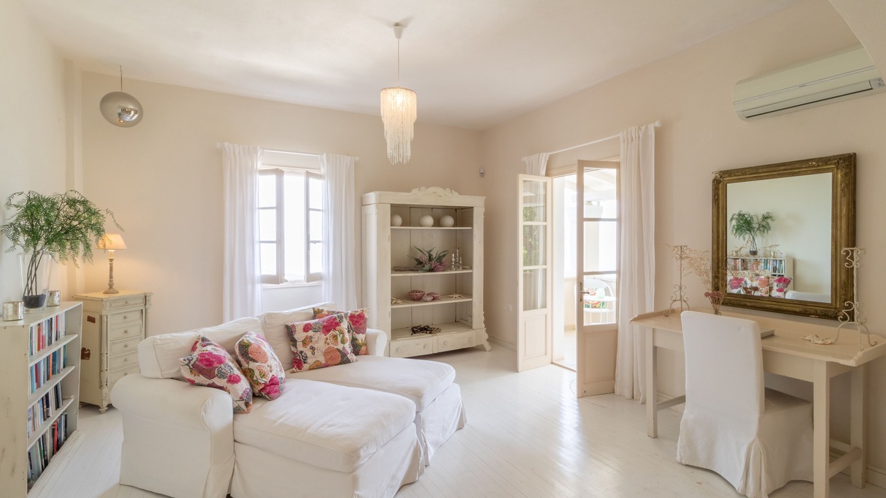 Photo of Bedroom in Petaleia