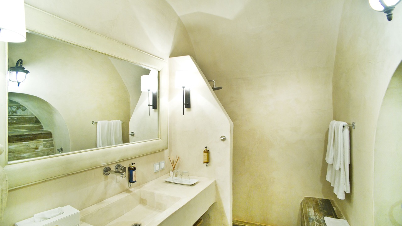 Photo of Bathroom in Fira
