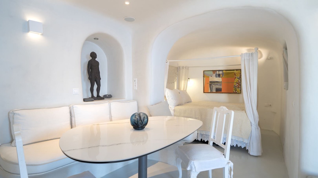 Photo of Bedroom in Oia