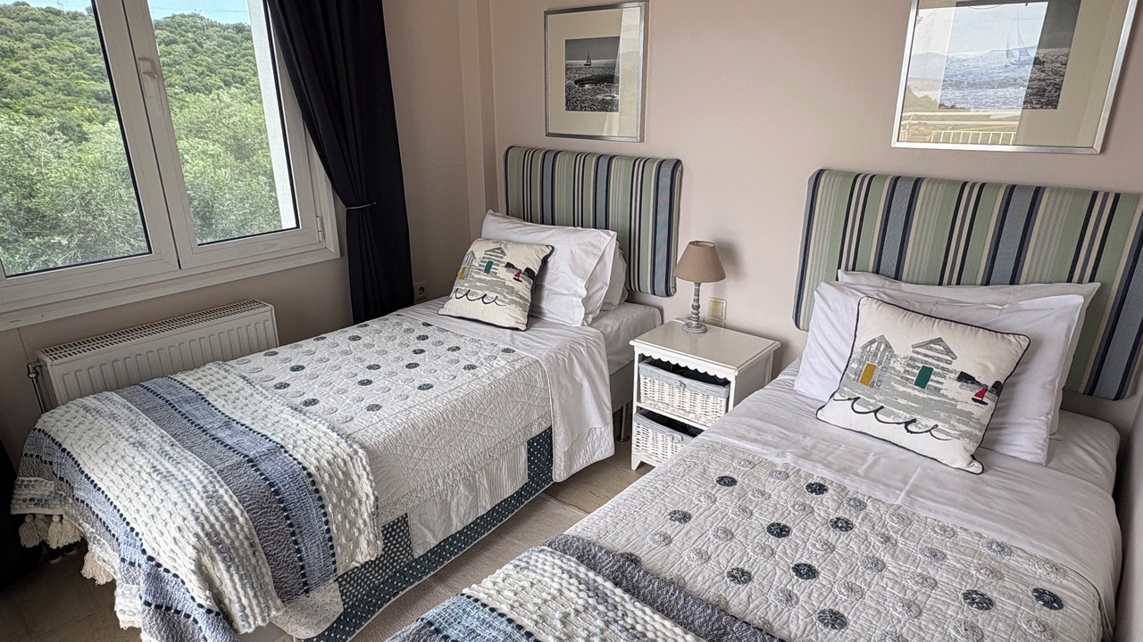 Photo of Bedroom in Petaleia