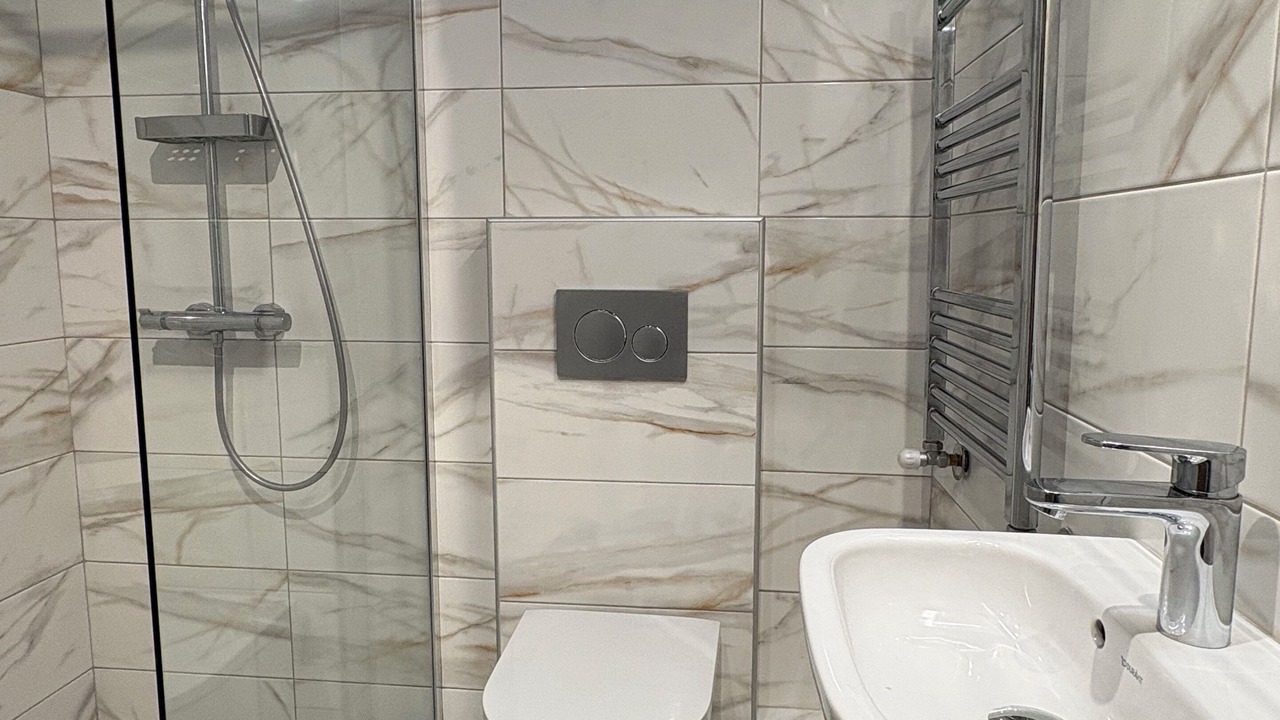 Photo of Bathroom in Petaleia