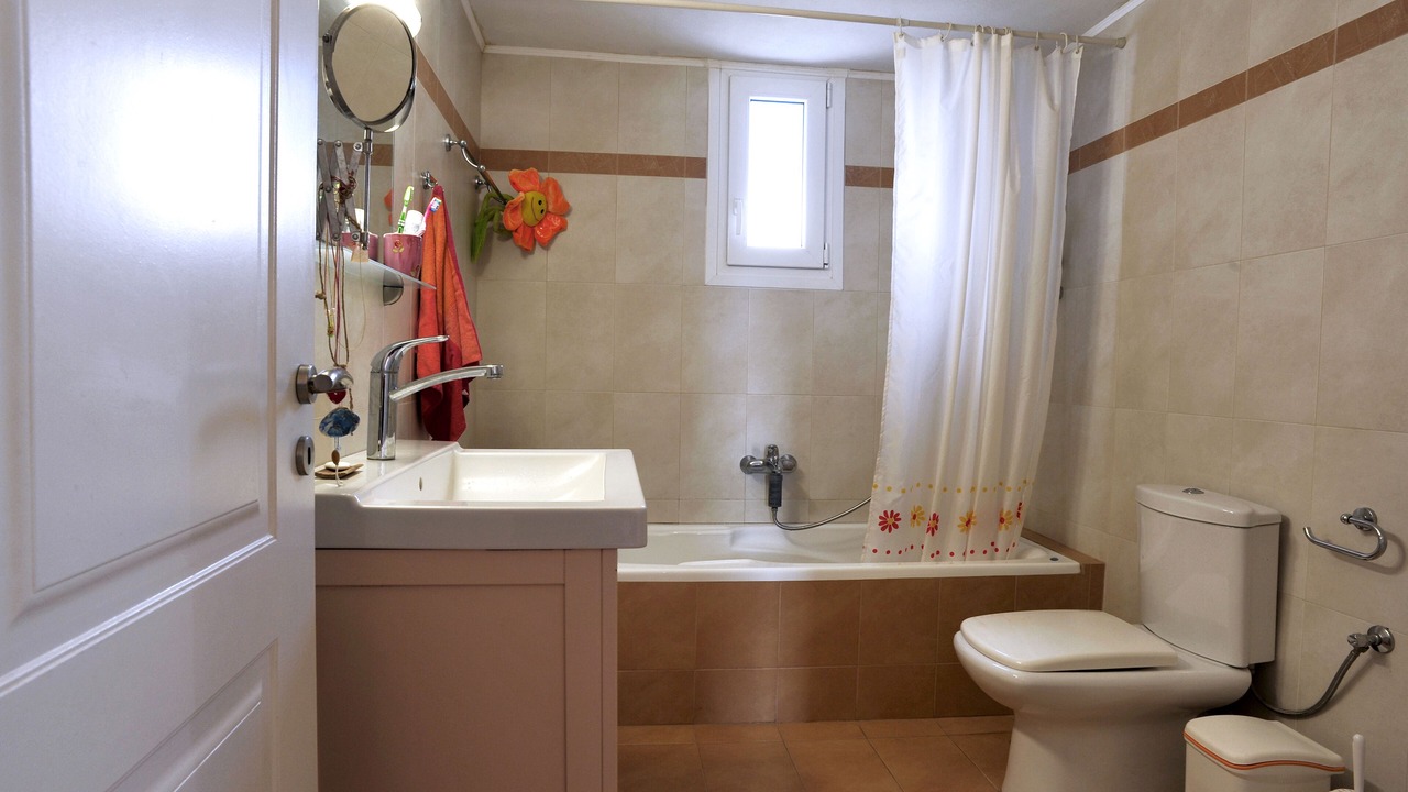 Photo of Bathroom in Syros