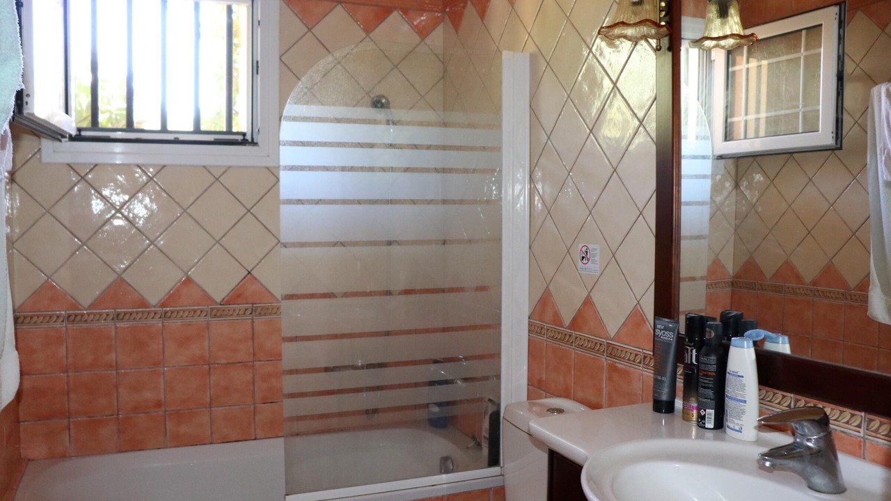 Photo of Bathroom in Skala