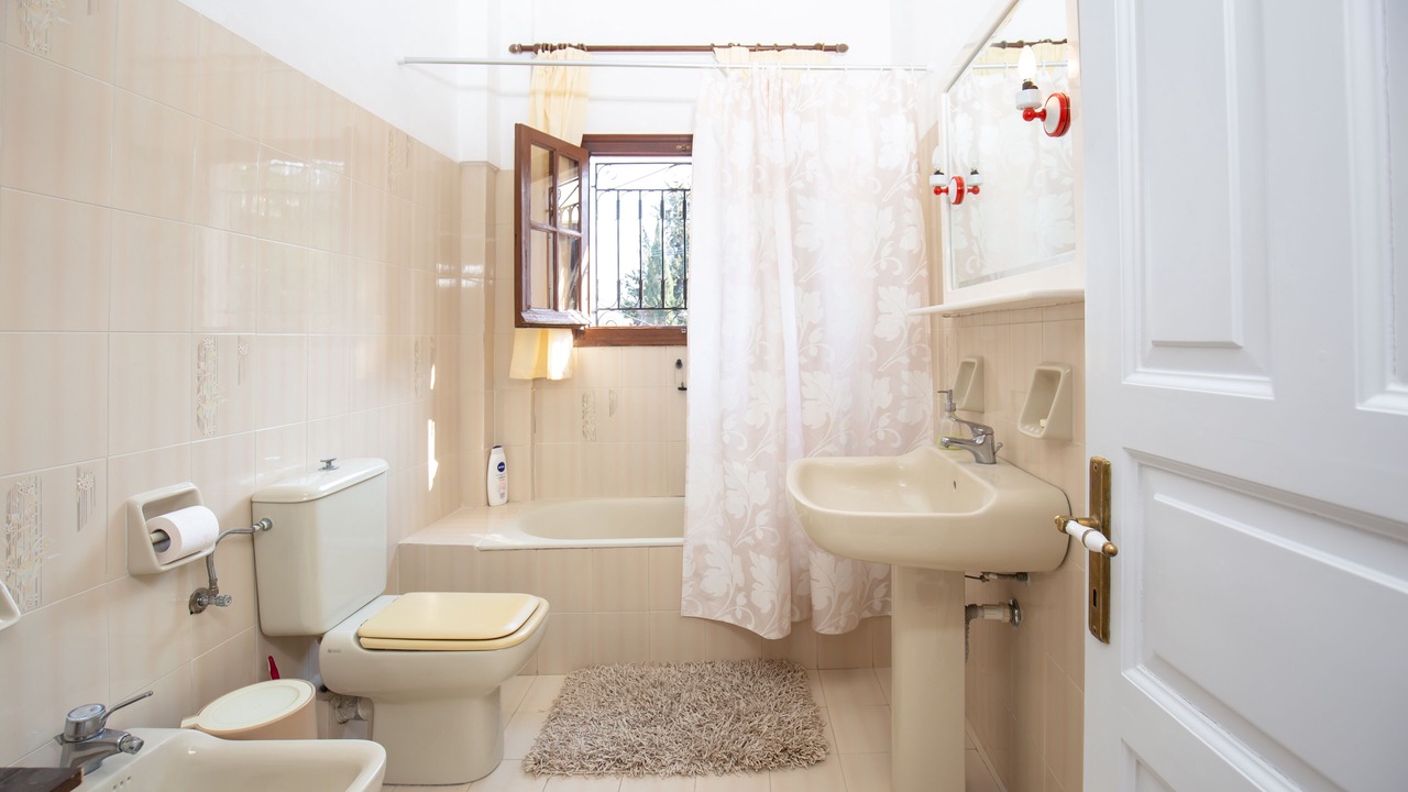 Photo of Bathroom in Alepou