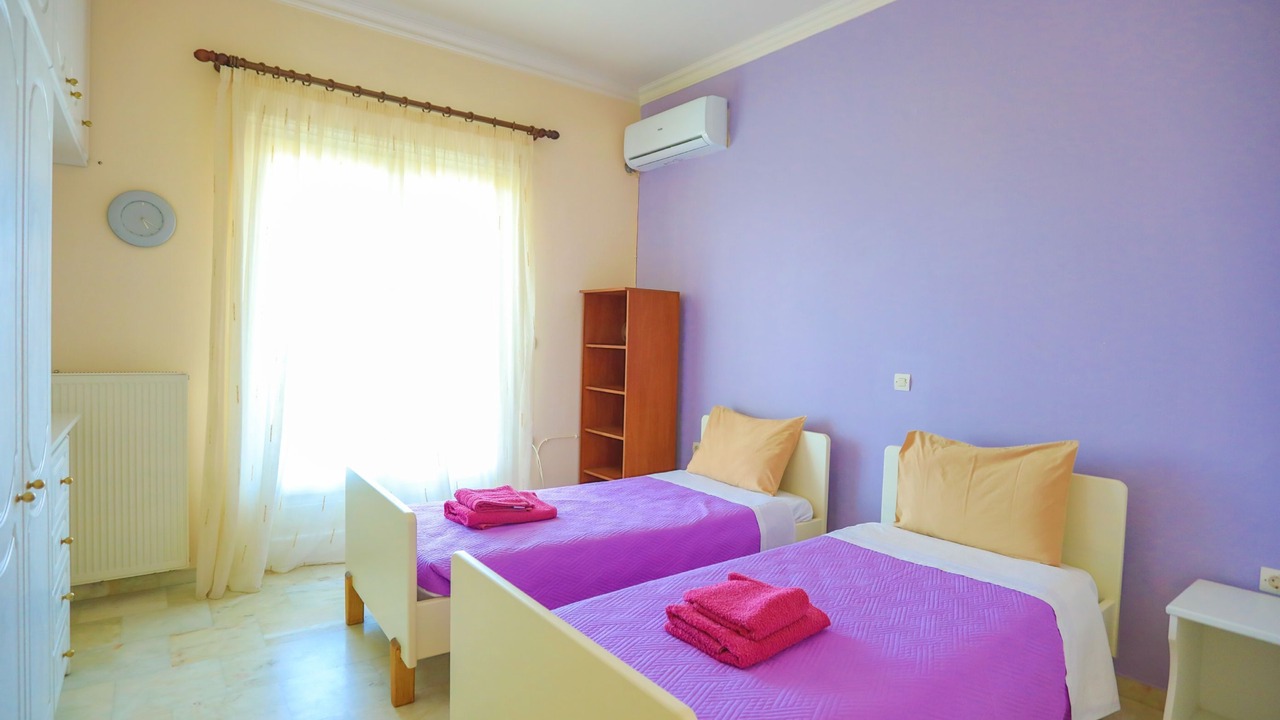 Photo of Bedroom in Petaleia