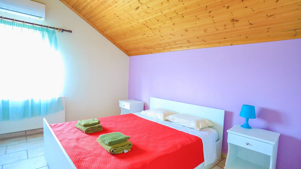 Photo of Bedroom in Petaleia