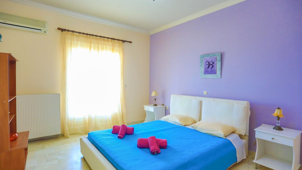 Photo of Bedroom in Petaleia