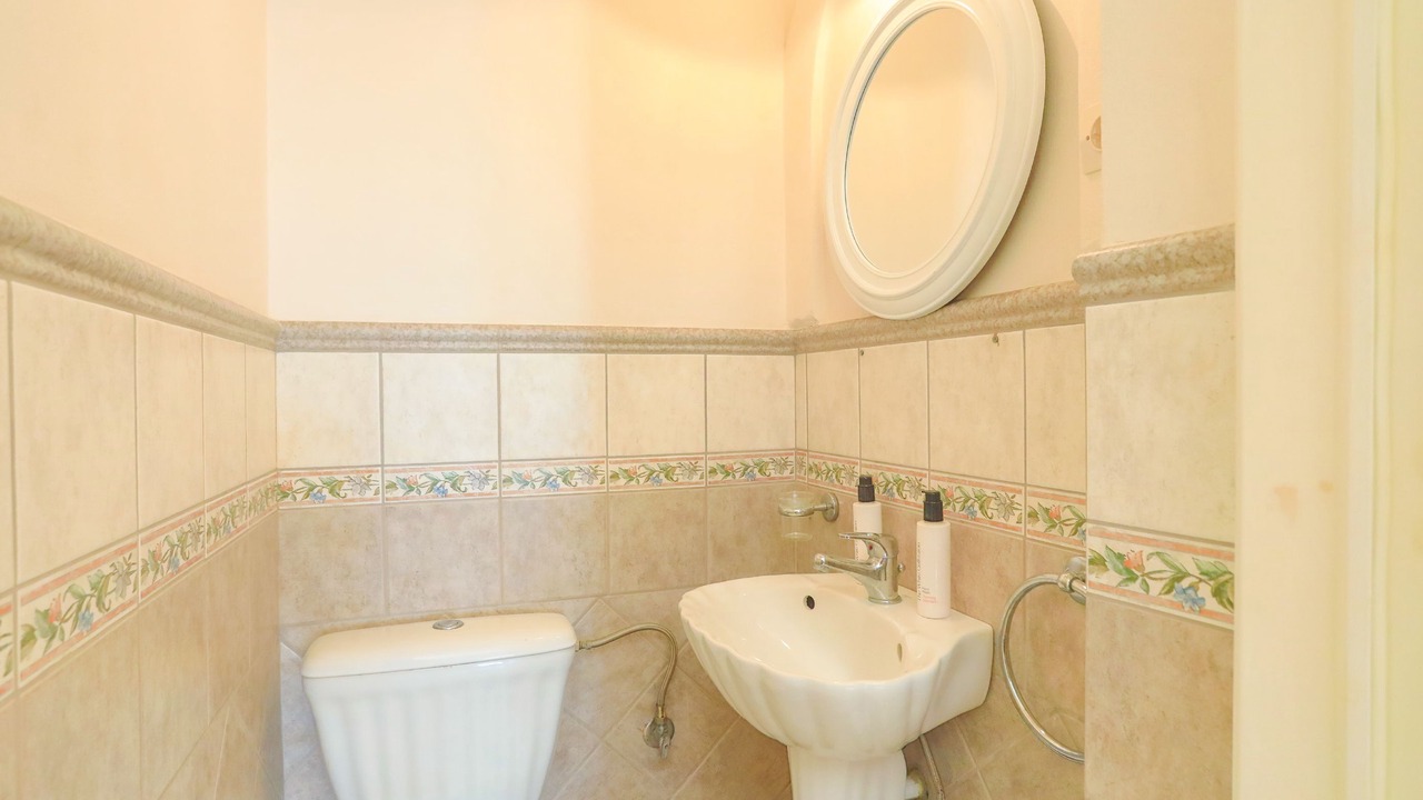Photo of Bathroom in Petaleia