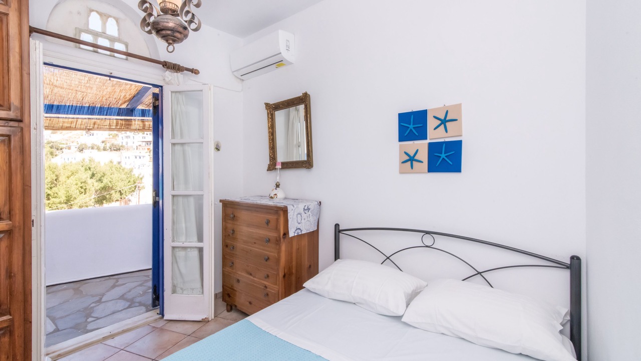 Photo of Bedroom in Exomvourgo