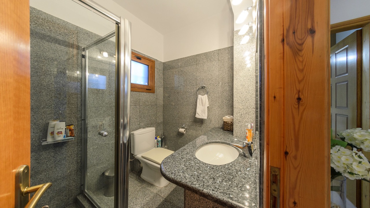Photo of Bathroom in Alikanas