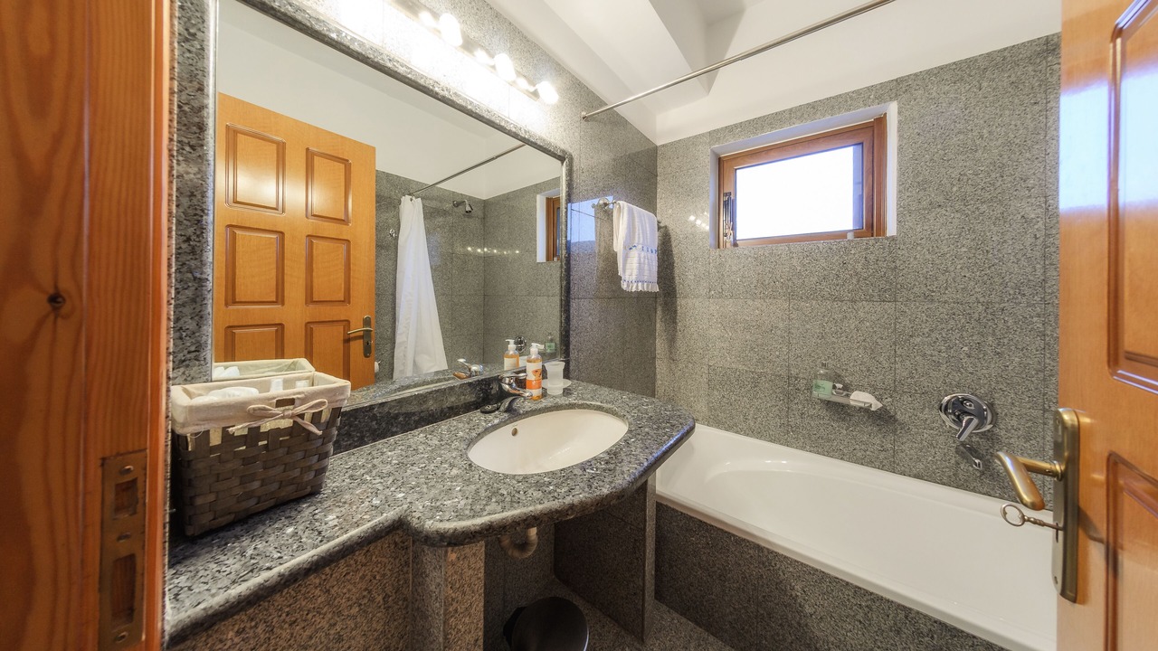 Photo of Bathroom in Alikanas