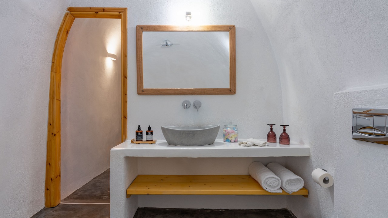Photo of Bathroom in Fira