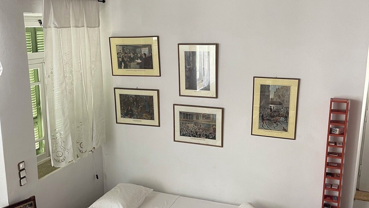 Photo of Bedroom in Folegandros Town