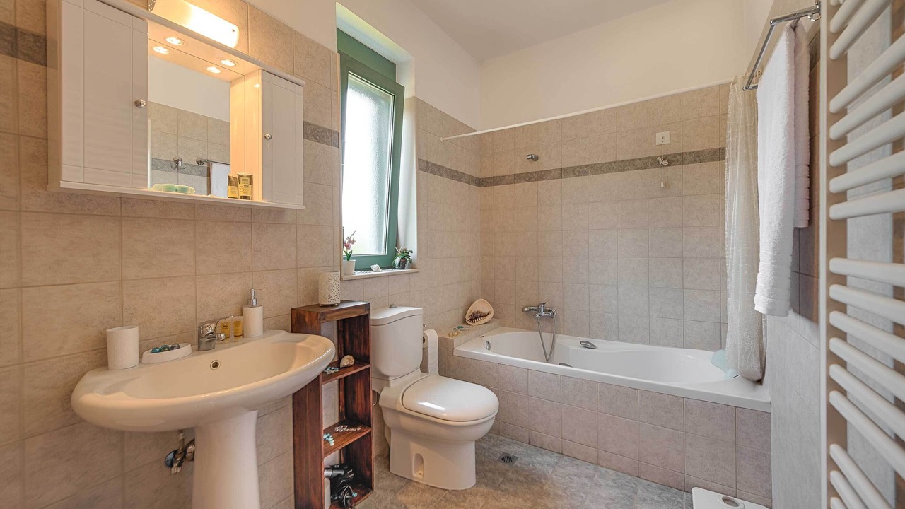 Photo of Bathroom in Koskinou