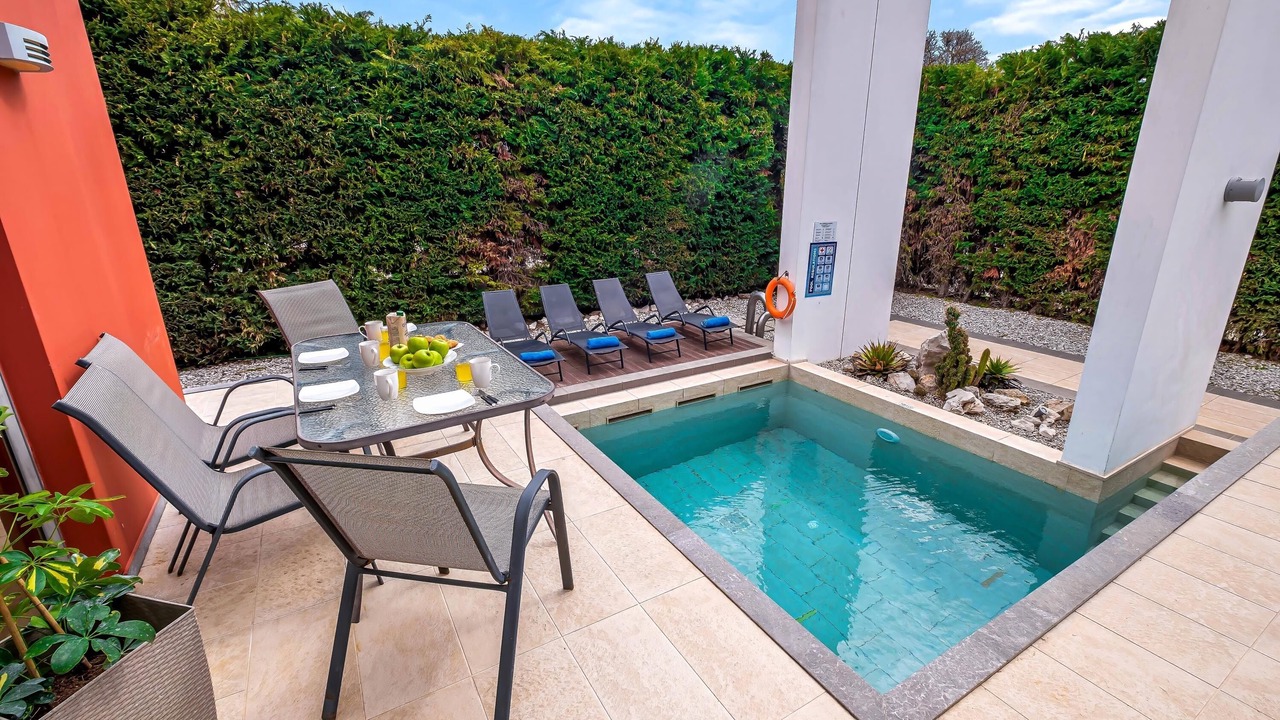 Photo of Outdoor in Ixia