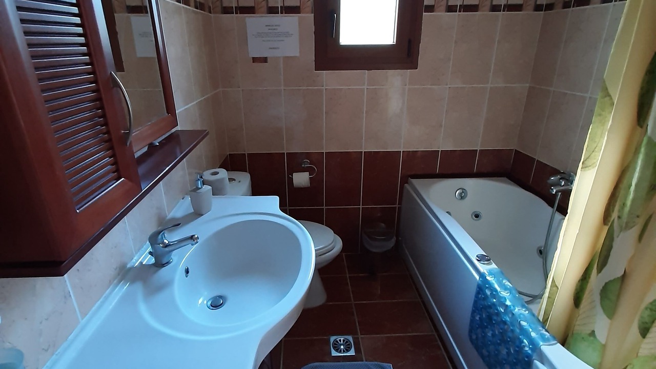 Photo of Bathroom in Glossa