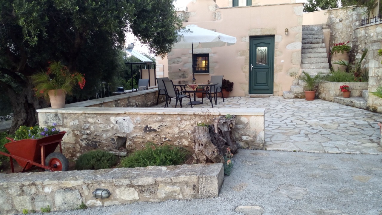 Photo of Outdoor in Tzitzifes