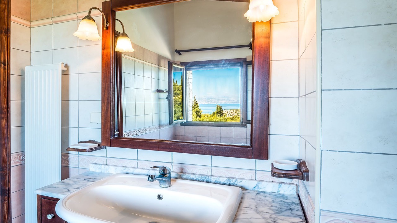 Photo of Bathroom in Petaleia