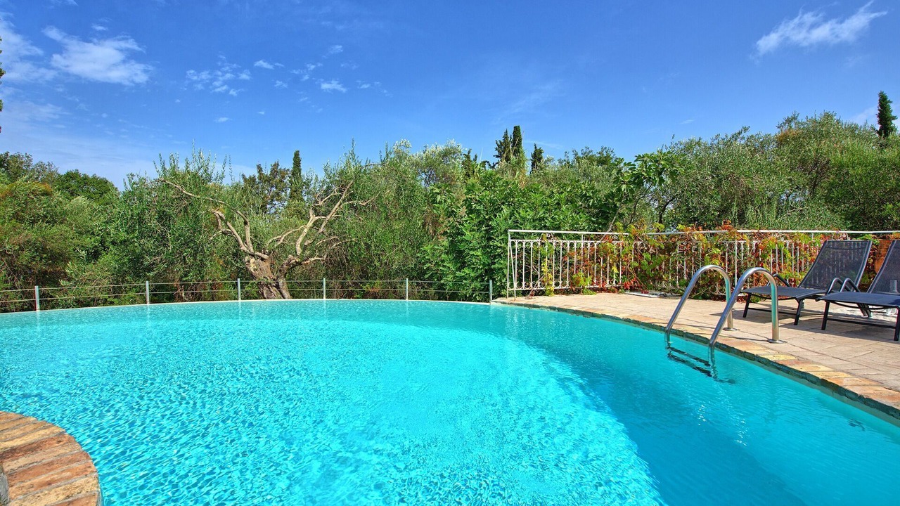 Photo of Outdoor in Petaleia