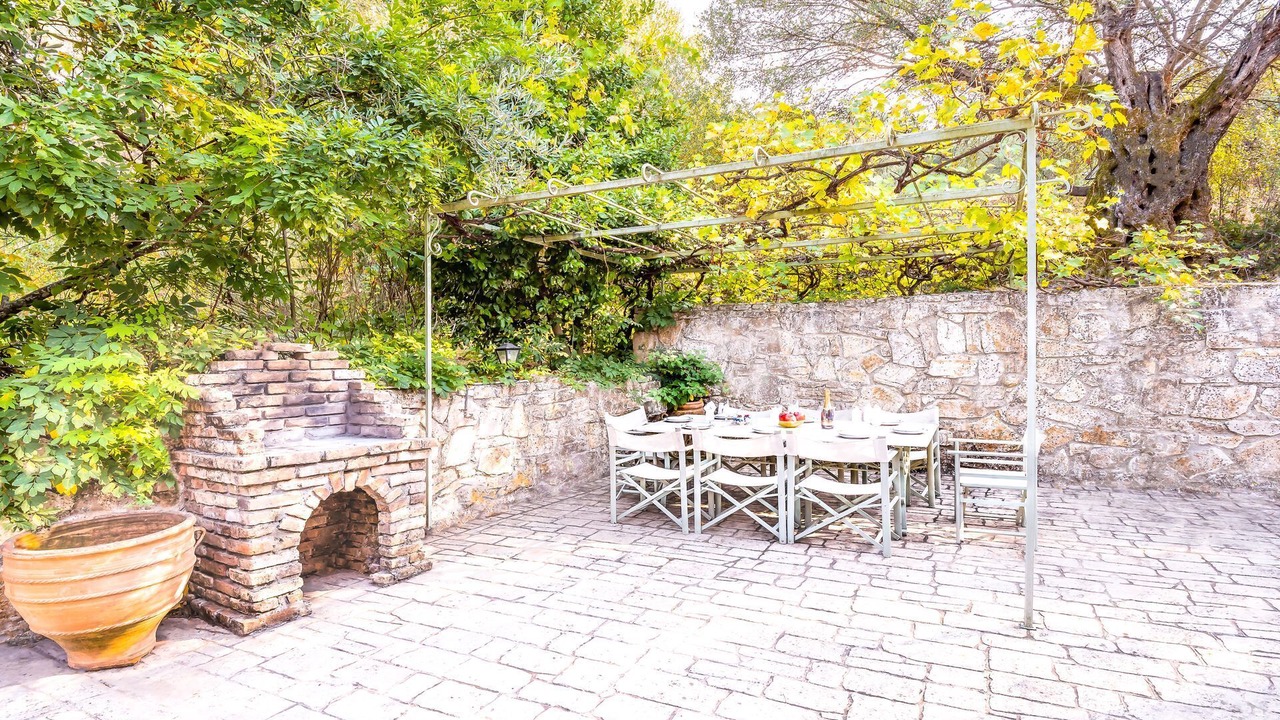 Photo of Outdoor in Petaleia