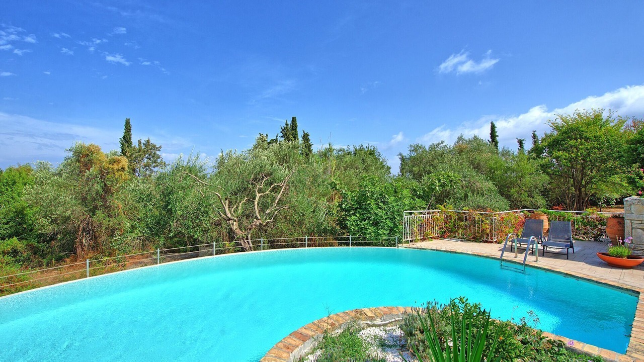Photo of Outdoor in Petaleia