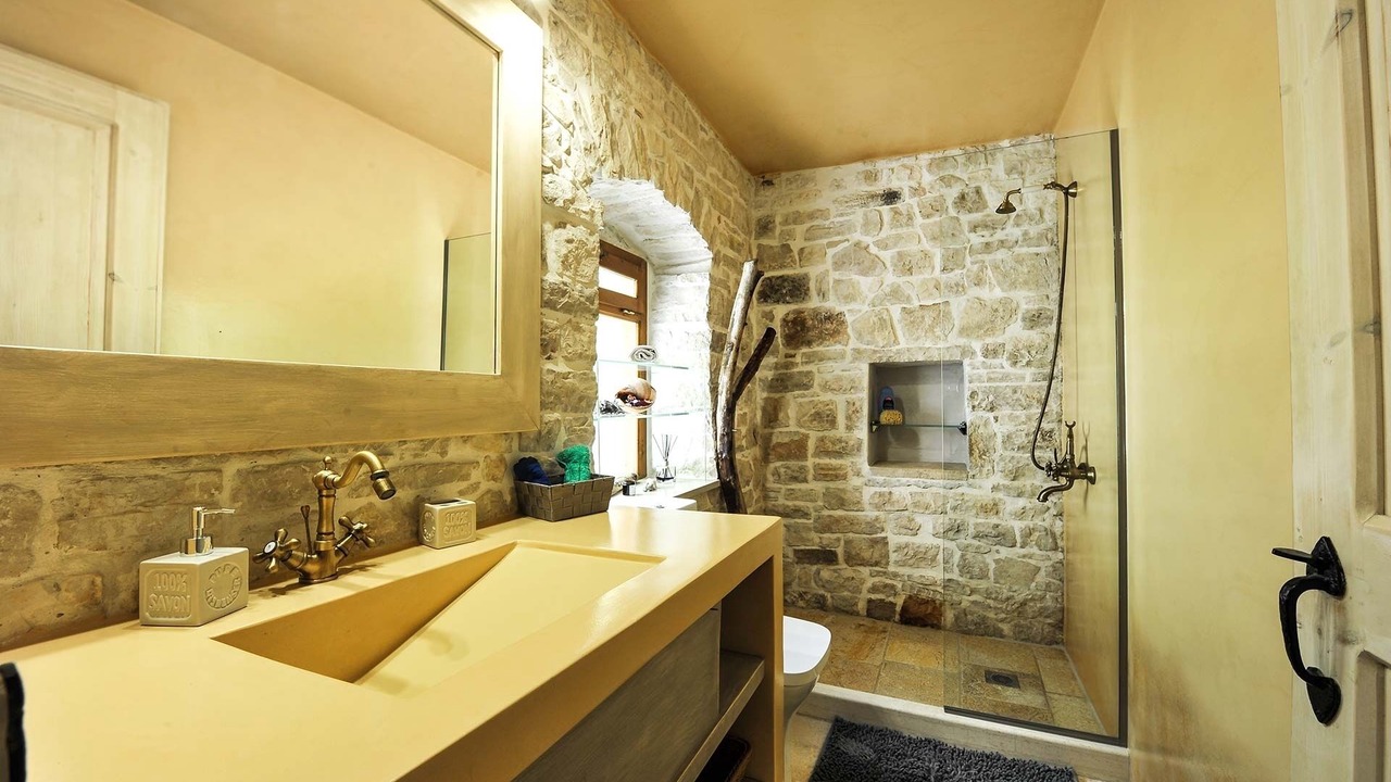 Photo of Bathroom in Makratika