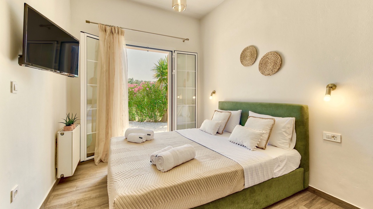 Photo of Bedroom in Pigadhakia